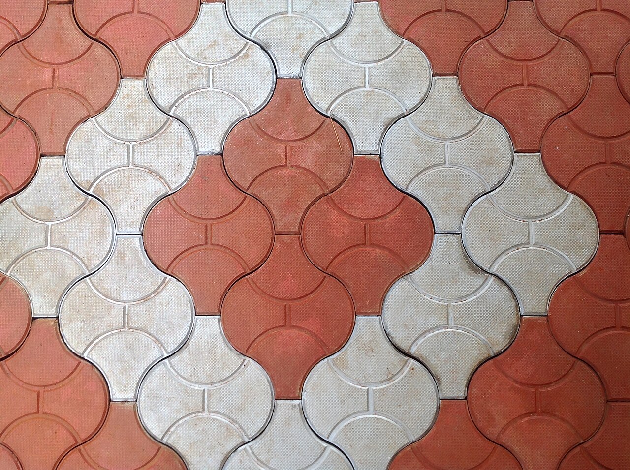 Arabesque-shaped terracotta and cream floor pavers